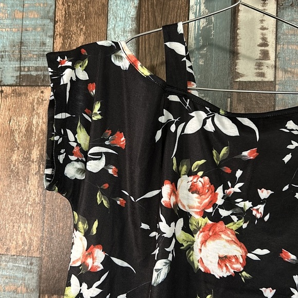 Cyan style medium floral T-shirt top - Picture 14 of 16